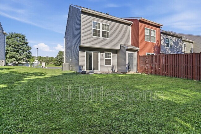 Building Photo - 65 Darien Dr