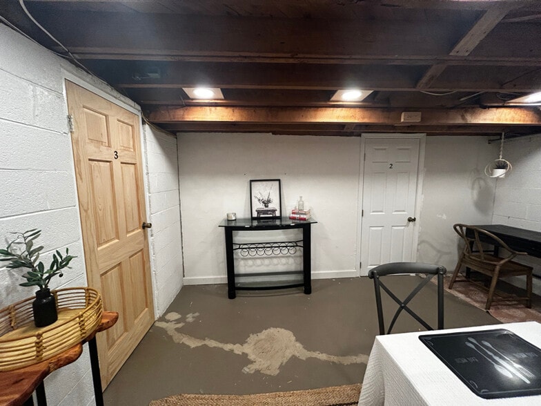 Building Photo - 10166 Glebe Rd