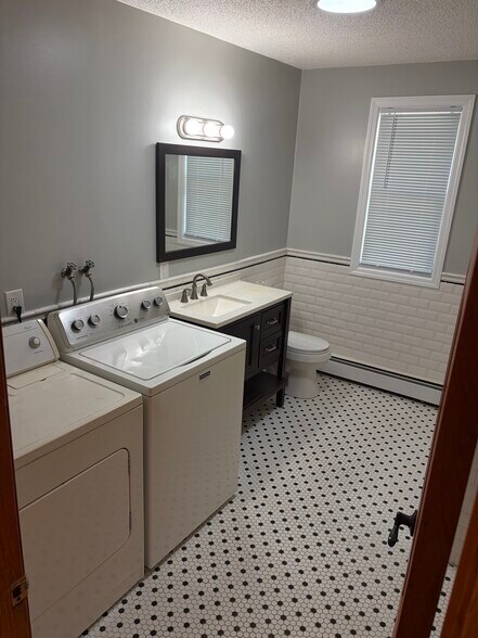 Building Photo - 218 Booth St