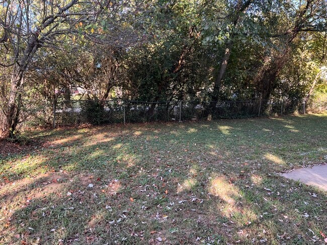 Building Photo - 105 Belle Flower Ct