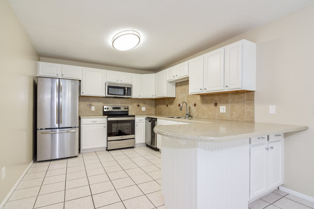 Building Photo - 2451 Glenview Dr