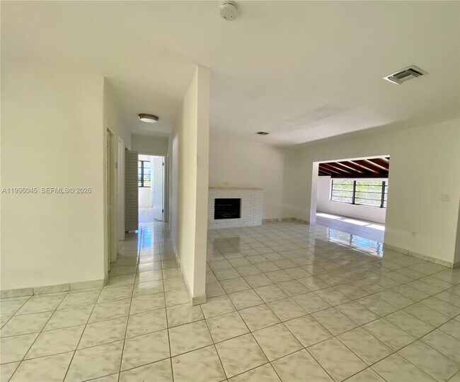 Building Photo - 1101 Bay Dr