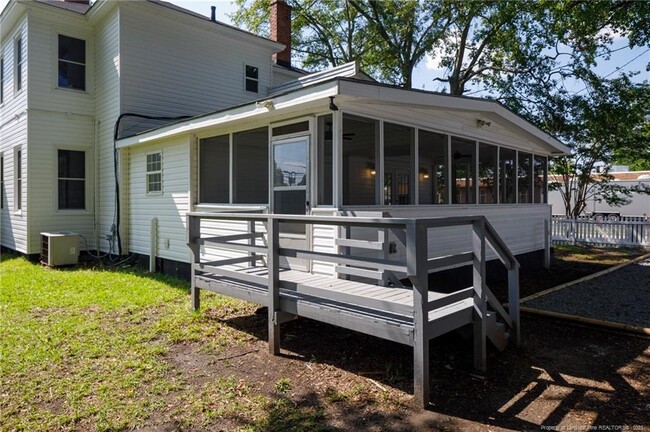 Building Photo - 708 N Cedar St