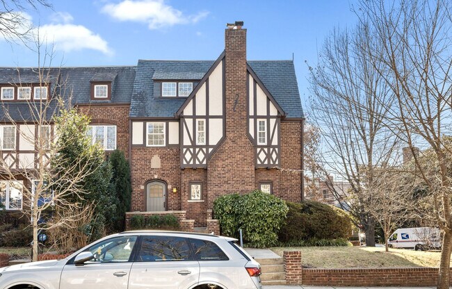 Building Photo - 4473 Greenwich Pkwy NW