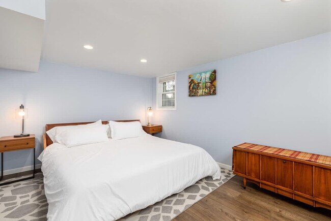 Building Photo - 3701 SW Henderson St