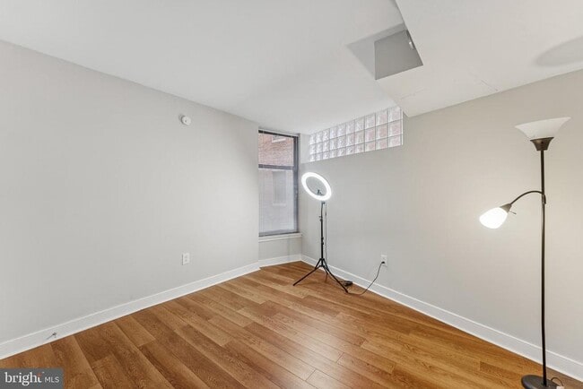 Building Photo - 616 E St NW