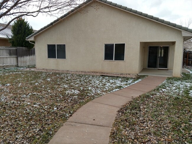 Building Photo - ALL PROSPECTIVE TENANTS MUST SUBMIT A $58 NON-REFUNDABLE APPLICATION FEE PER APPLICANT ONLINE AND...