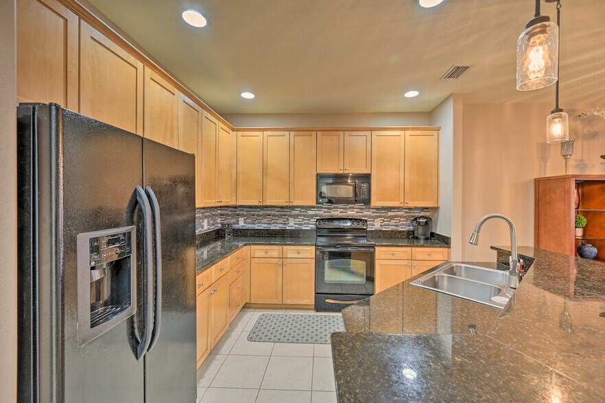 Building Photo - 9155 Delano St