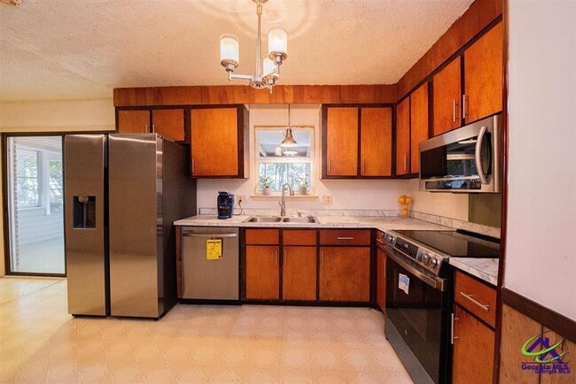 Building Photo - 111 Briarwood Dr