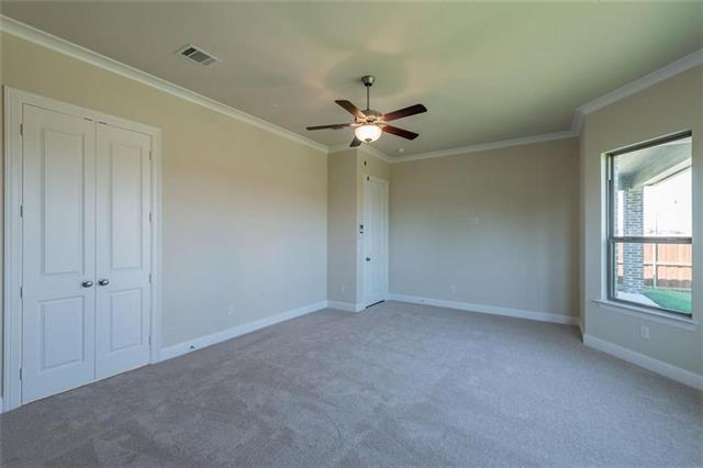 Building Photo - 560 Thoroughbred Ave