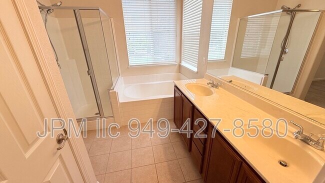 Building Photo - 565 Connemaras Ct