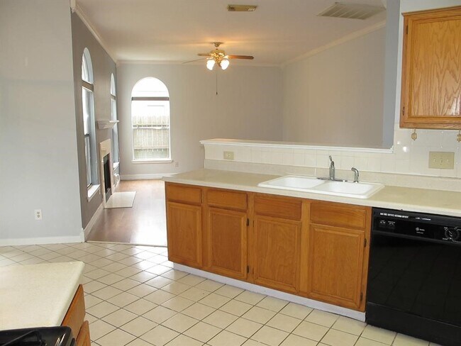 Building Photo - 8819 Diamond Lake Ln