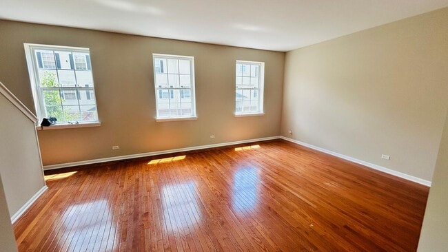Building Photo - 340 Evergreen Cir