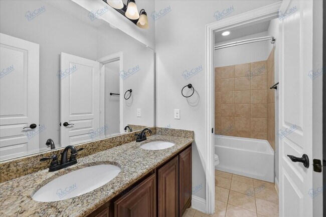 Building Photo - 911 Birchwood Dr