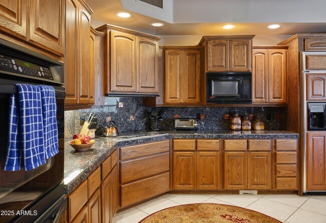 Building Photo - 25550 N Wrangler Rd
