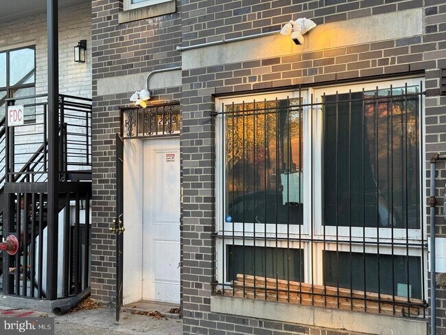 Building Photo - 2009 Benning Rd NE