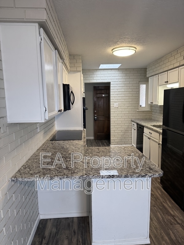 Building Photo - 1417 Dorothy St NE