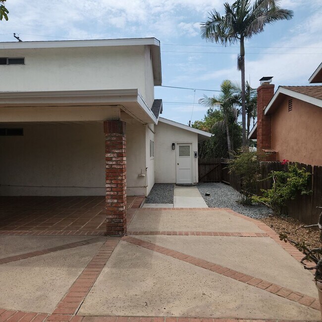Building Photo - Clairemont Home Just remodeled 3 bed 3 bat...