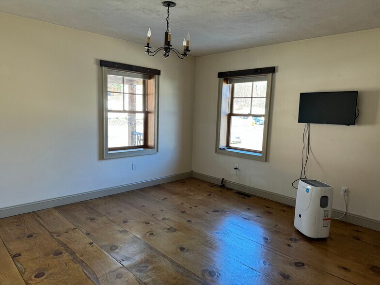 Building Photo - 106 Wheelock Ave