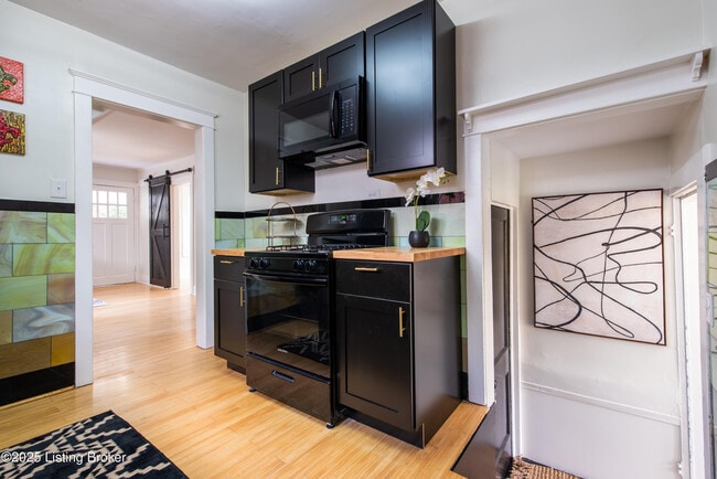 Building Photo - 1671 Trigg St