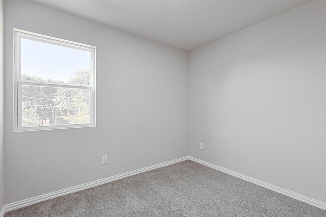 Building Photo - 5822 Grayson St