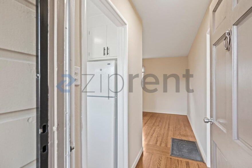 Building Photo - 2033 High St