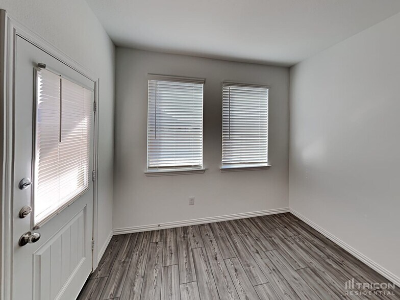 Building Photo - 2513 Starwater Dr