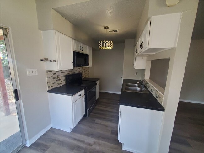 Building Photo - 23211 Pebworth Pl