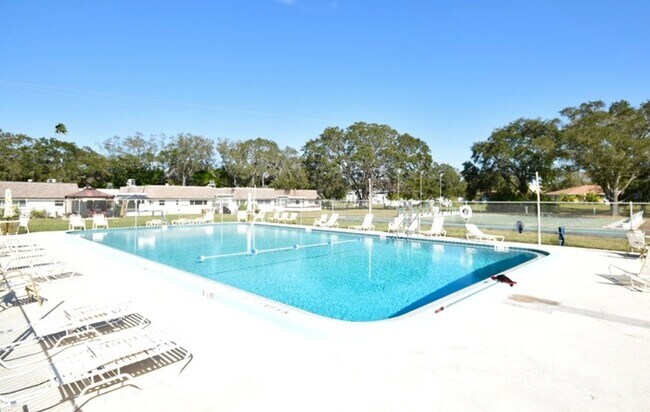 Building Photo - FULLY FURNISHED Condo For Rent in Pinellas...