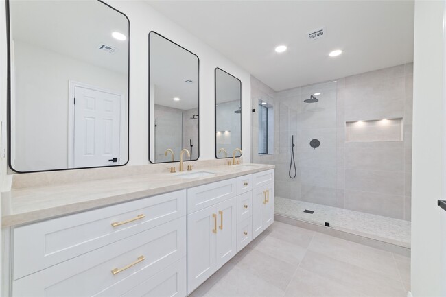 Building Photo - 15651 Whitewater Ln