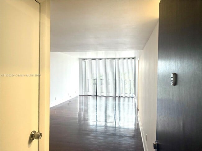 Building Photo - 20335 W Country Club Dr