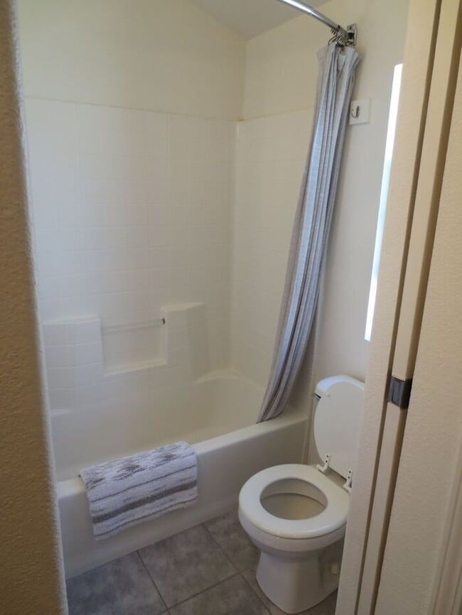 Building Photo - 1 Bedroom Unfurnished Cottage