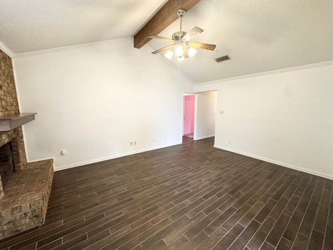 Building Photo - 5104 Belaire Dr