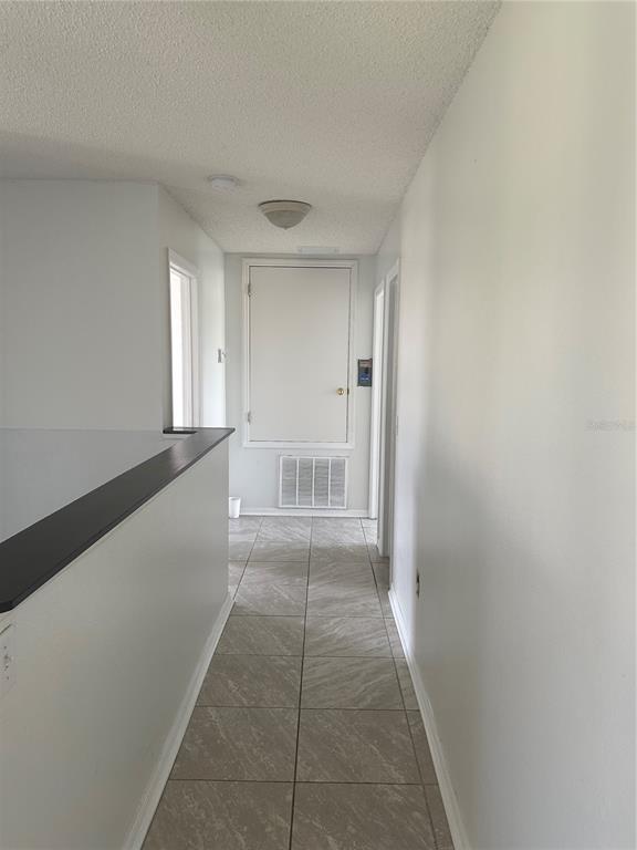 Building Photo - 712 Parrot Ct