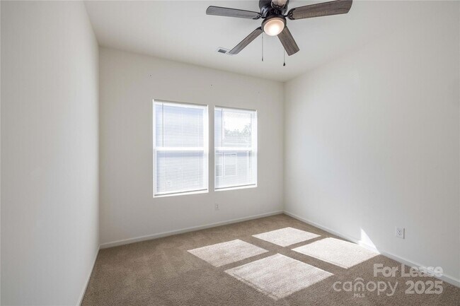 Building Photo - 224 Old Harbor Dr