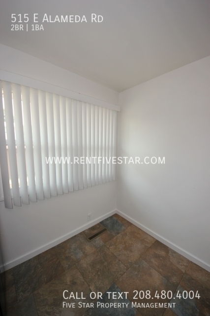 Building Photo - Cozy Upstairs Apartment Available! Visit r...