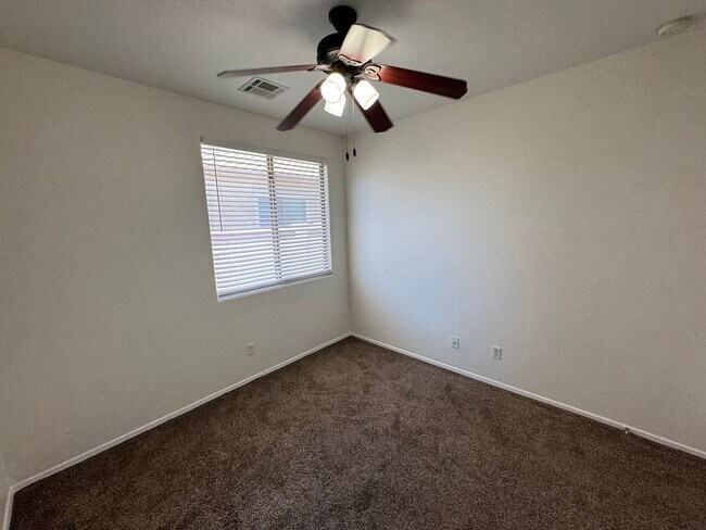 Building Photo - 4133 E Cherry Hills Dr