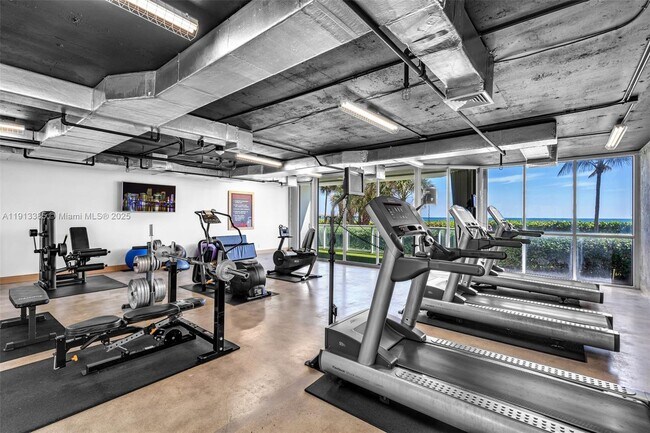 Building Photo - 16485 Collins Ave