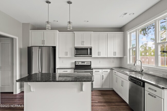Building Photo - 221 Salty Dog Ln