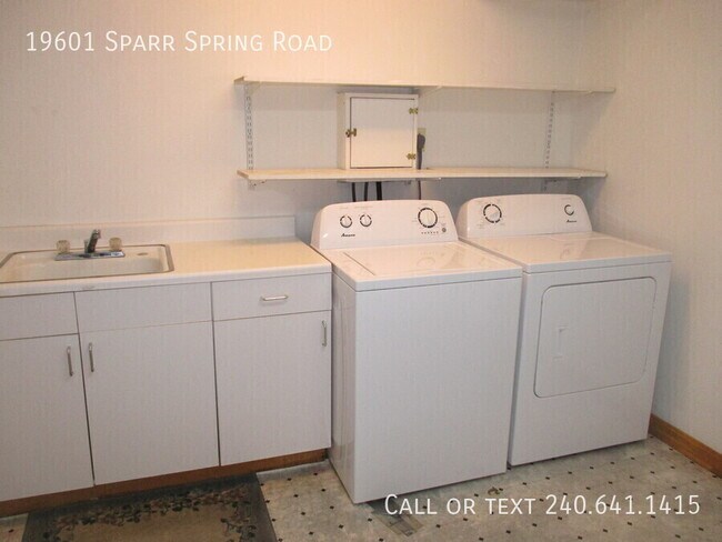 Building Photo - 19601 Sparr Spring Rd