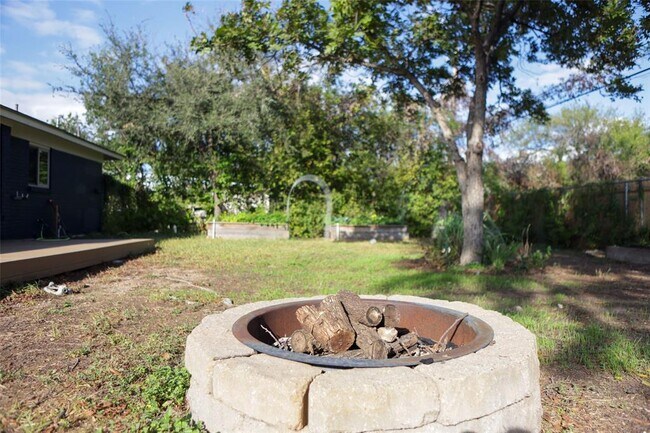 Building Photo - 4815 Oldfort Hill Dr