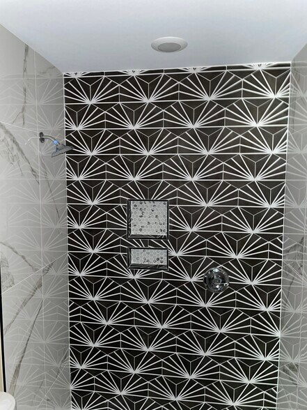 MASTER BATHROOM SHOWER - 612 Timberline Dr