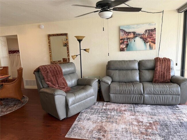 Building Photo - 618 Bird Bay Dr S