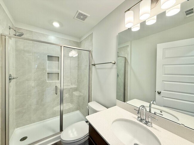 Building Photo - Stunning New 5BD, 5BA Garner Home with Lux...
