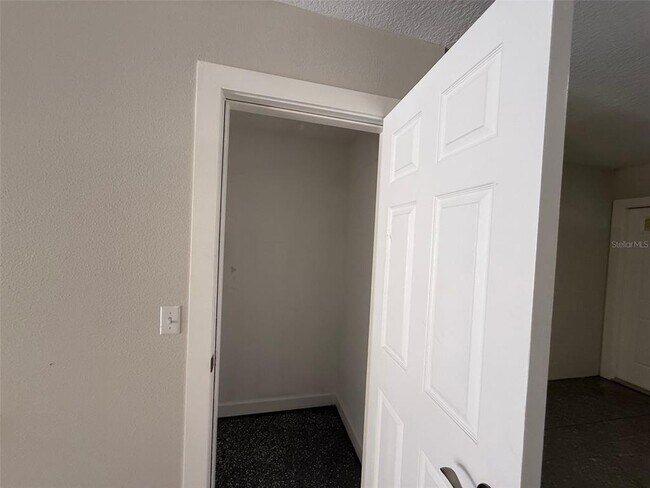 Building Photo - 7350 Black Walnut Way