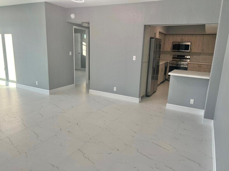 Building Photo - 3801 S Ocean Dr