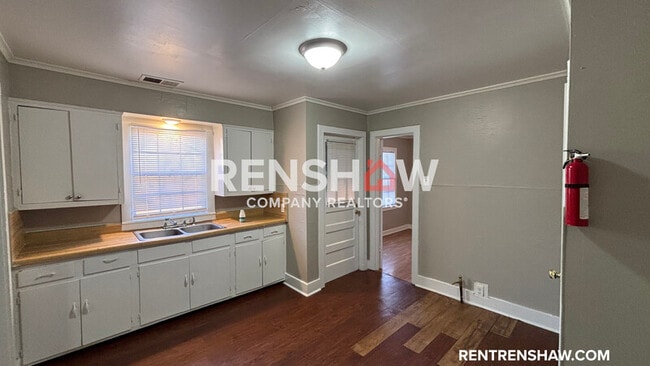 Building Photo - 1840 Hartland St