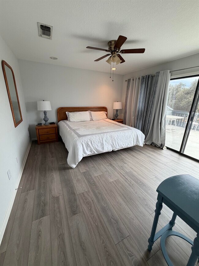Building Photo - 307 Crestview
