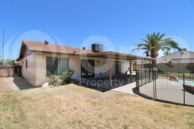 Building Photo - 946 N Ricardo Cir
