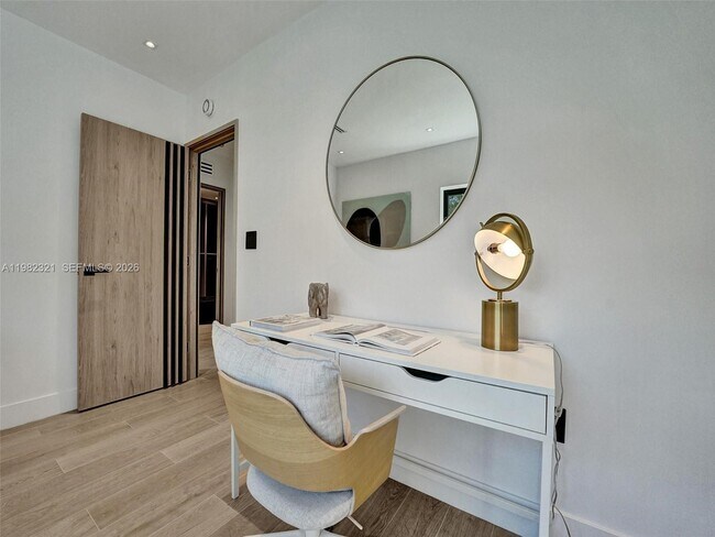 Building Photo - 2066 NE 174th St